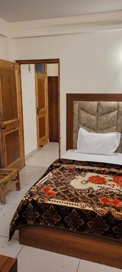 Hotel Snow Country Villa Manāli Esterno foto