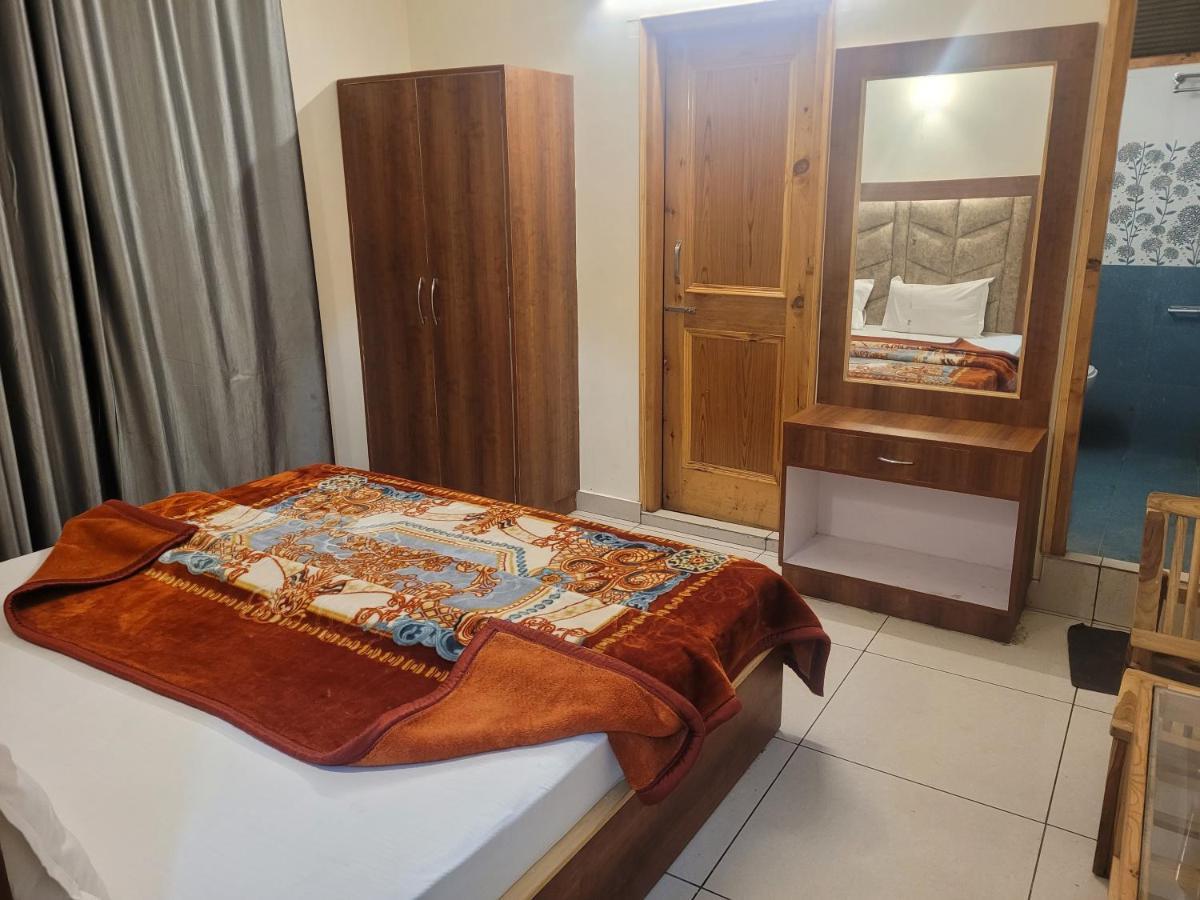 Hotel Snow Country Villa Manāli Esterno foto