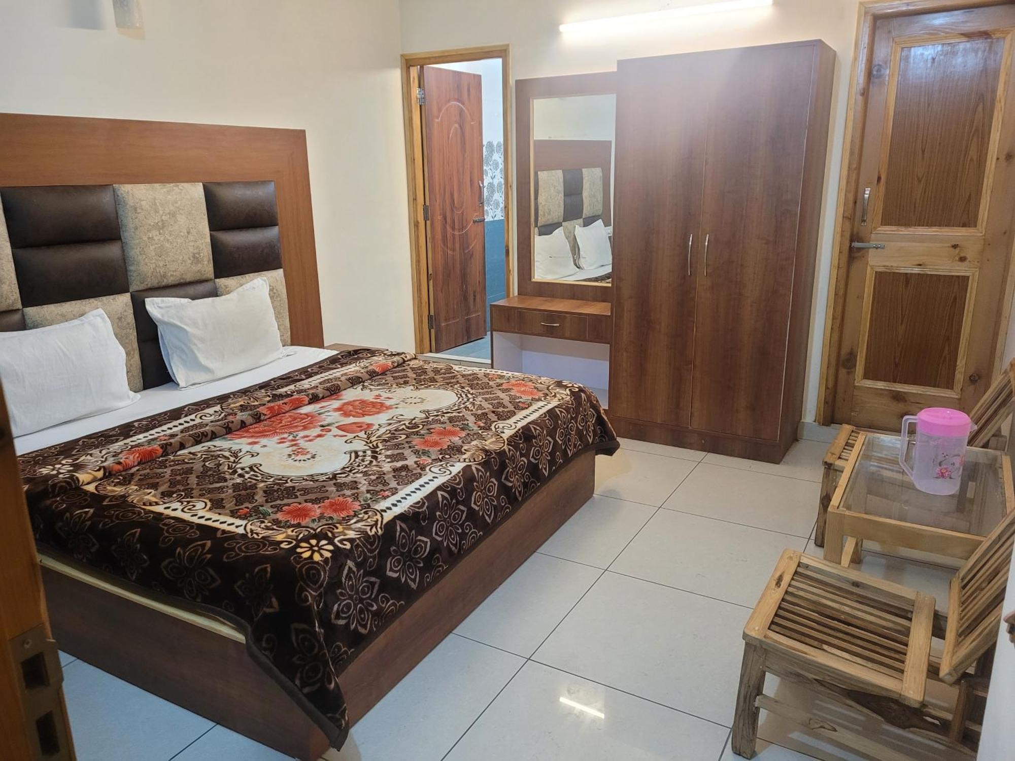 Hotel Snow Country Villa Manāli Esterno foto